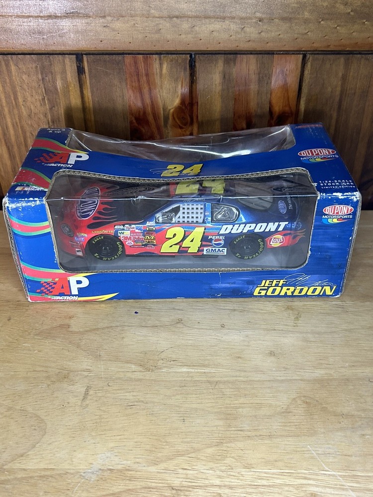 Nascar Jeff Gordon Dupont 1:24 Scale Stock Car