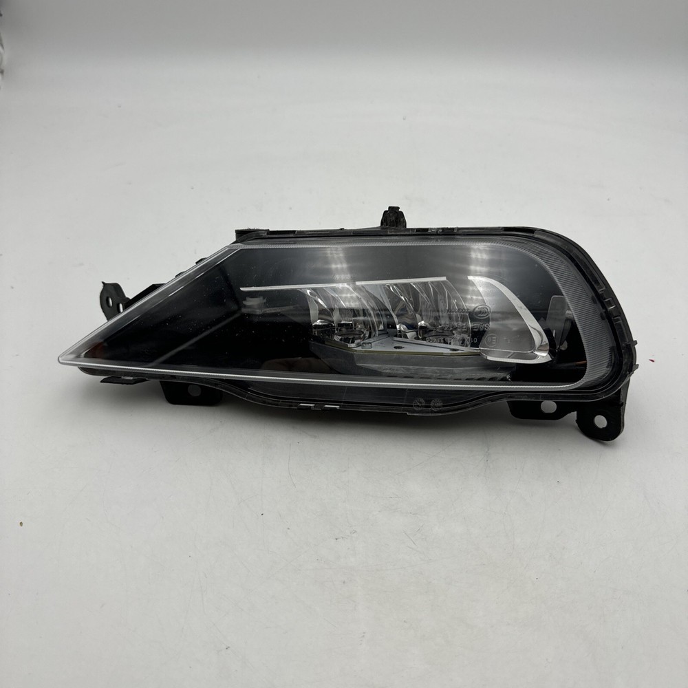 Volvo XC90 Right RH LED Fog Light 2018-2023 OEM 32337365 Front Lamp