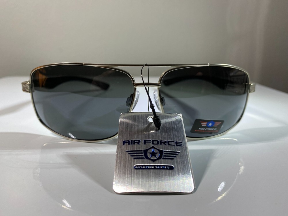 Men's wire-frame aviation sunglasses with smoke black lenses