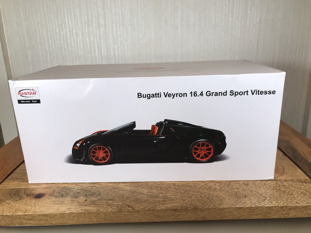 Rastar  1:18 Diecast 43900 Bugatti Veyron 16.4 Grand Sport Vitesse White/Blue