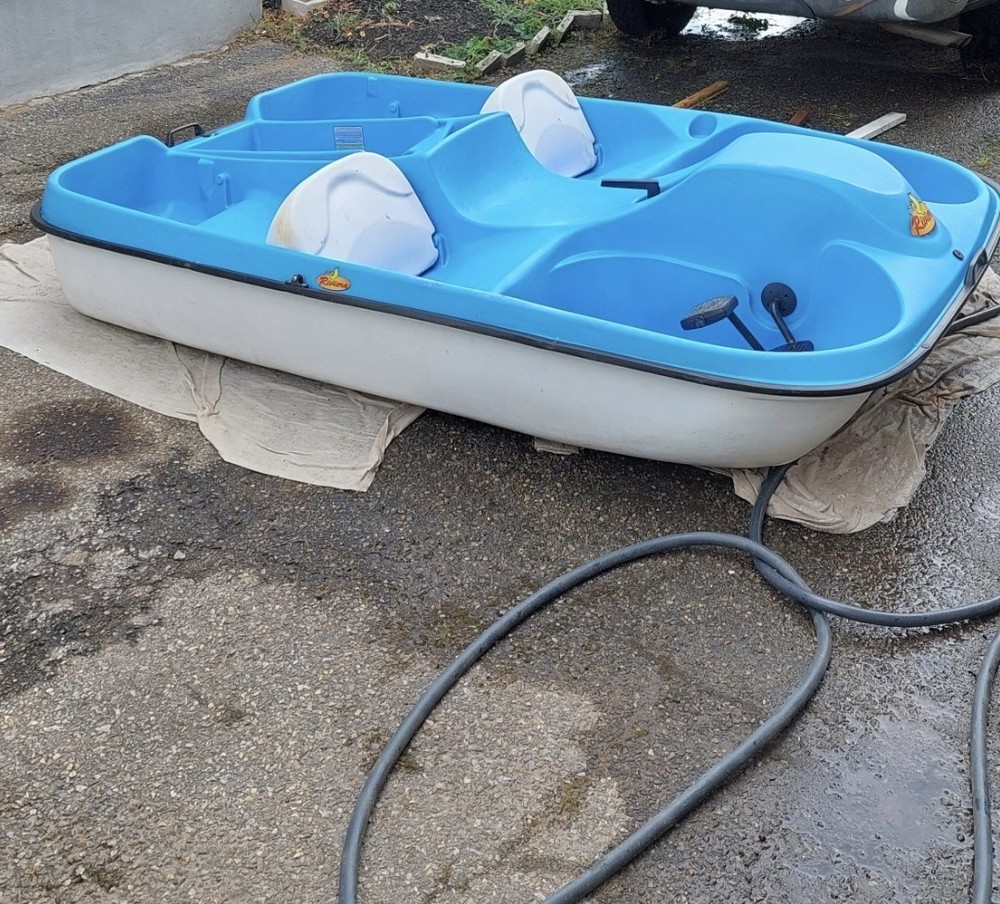 Blue & White Paddle Boat in Great Condition $250 OBO Local Pickup Only