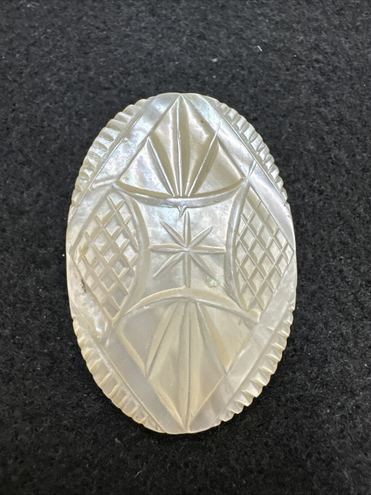 Victorian oval brooch with mother-of-pearl inlay