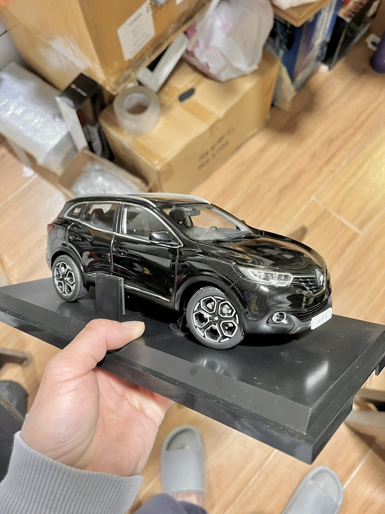 1:18 Scale Renault Kadjar Crossover Black Diecast Model Car