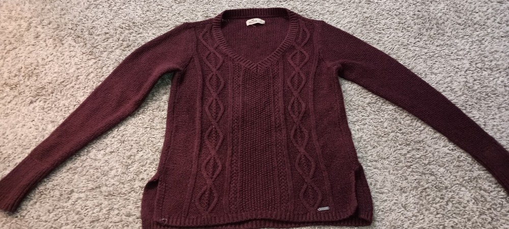 Women's Hollister Sweater Size Small Color Plum Winter Festive College Warm