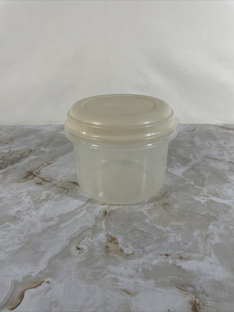 Vintage Rubbermaid Servin Saver 3 Cup Storage Container Round Almond Lid #7