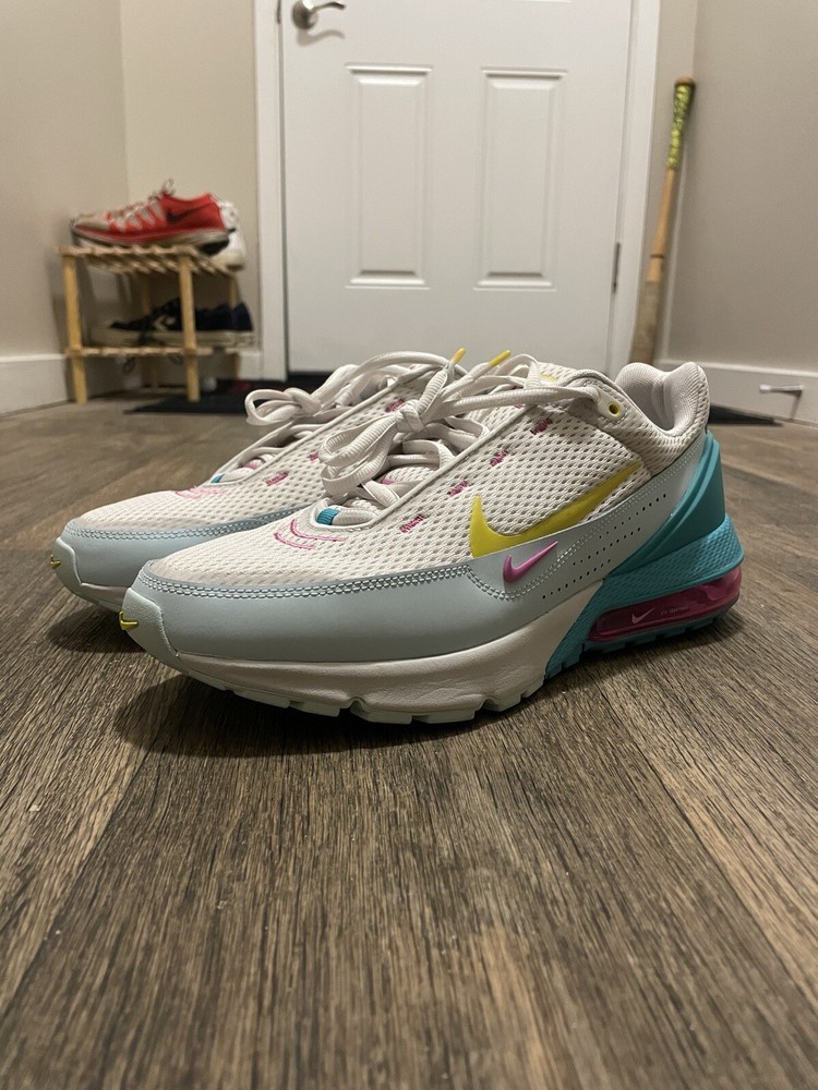 Nike Air Max Pulse London Music Scene Design Men’s size 11, HF4890-094 WORN ONCE