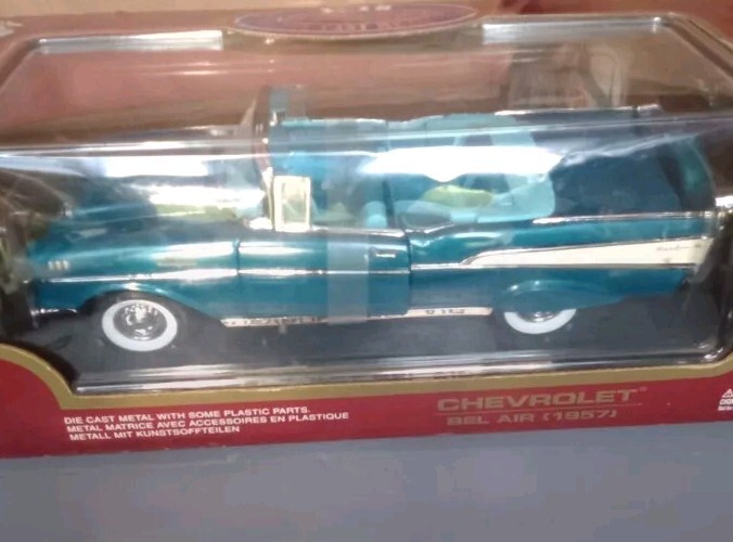 ROAD LEGENDS 1957 CHEVROLET BEL AIR CONVERTIBLE 1/18 Scale ~ NIB NEW