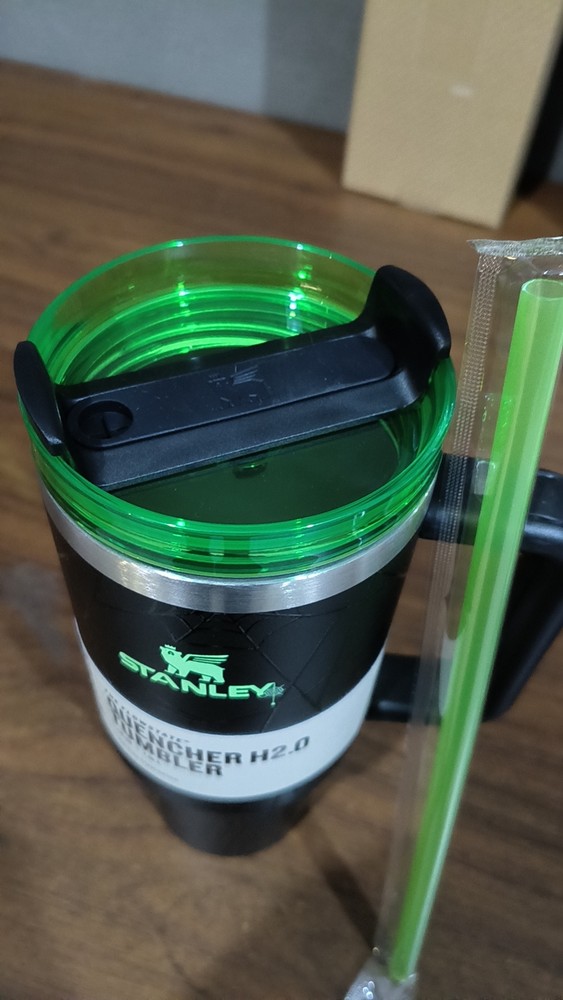 STANLEY WEB GLOW THE HALLOWEEN QUENCHER H2.0 FLOWSTATE™ TUMBLER | 40 OZ /-