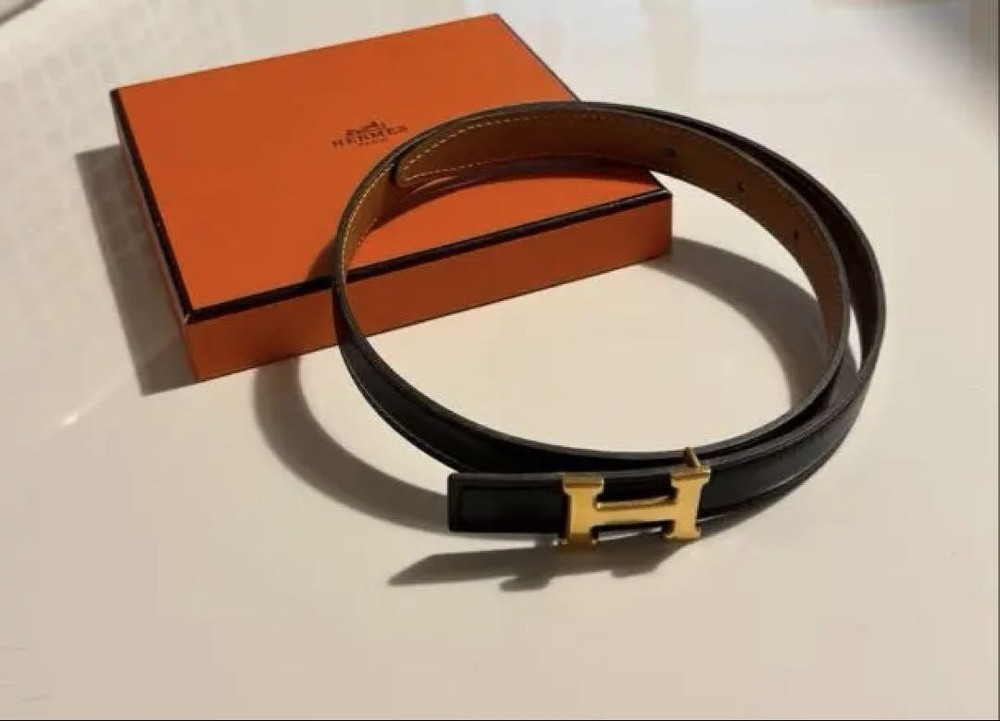 Hermes reversible leather belt with box and pouch in excellent condition