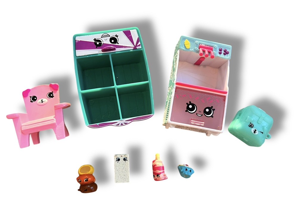 Shopkins Assorted Collection Lot w/ Accessories - Moose Toy Figurines 8 pieces