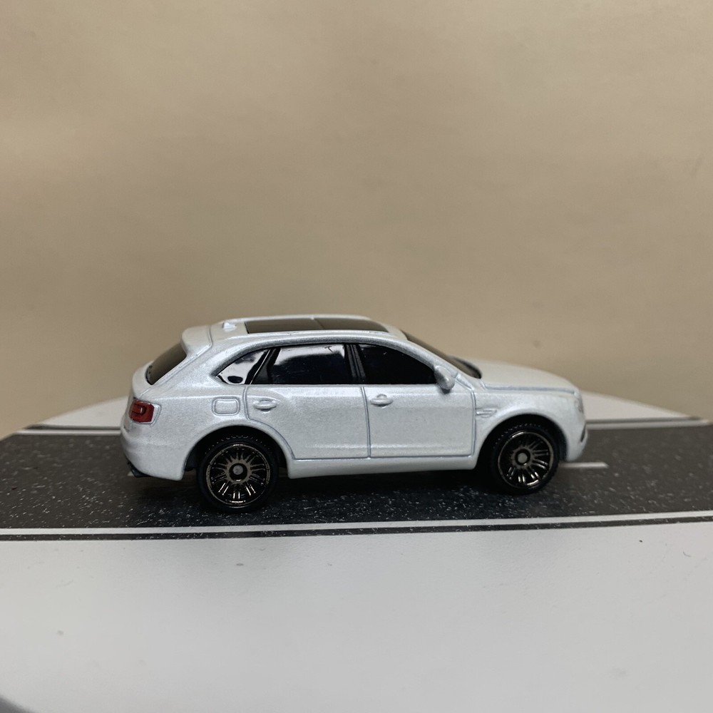 2023 Matchbox 70 Years '18 Bentley Bentayga SUV 4/100 White Pearl 1:64 Scale NM