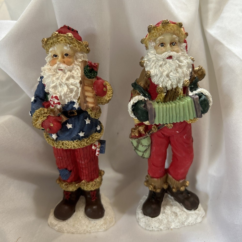 Set Of Two Old World Figurines Cheery And Bright