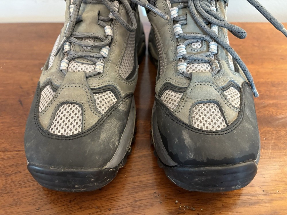 Vasque 7455 Olive Outdoor Lace Up Hiking Trail Shoes  Vibram Sole Womens Size 10