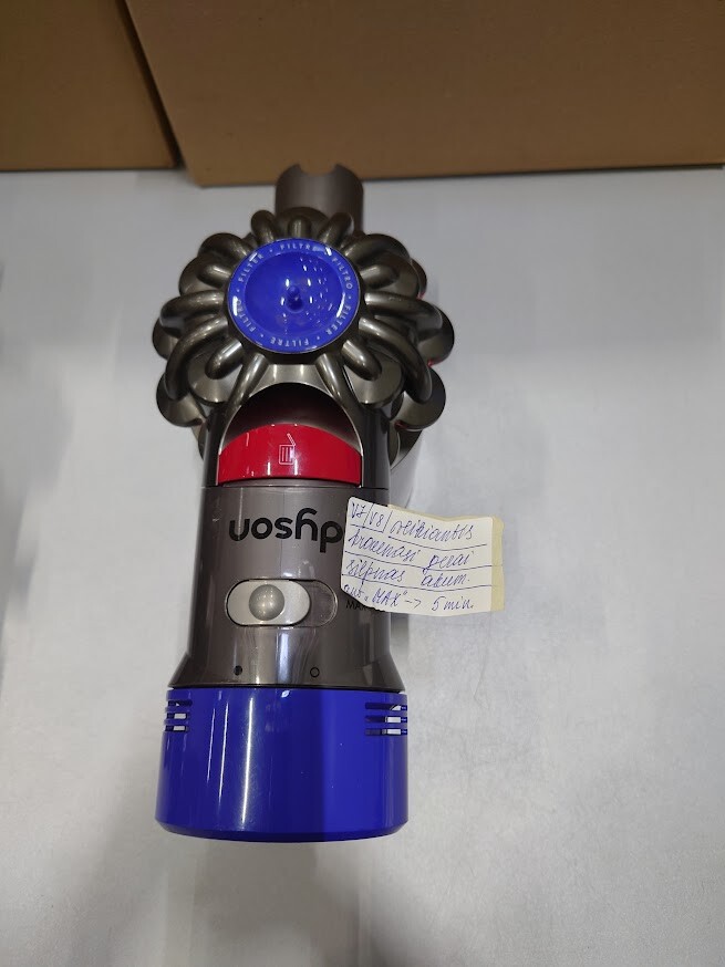 Dyson V7 V8 Vacuum Used Weak Battery No Accessories