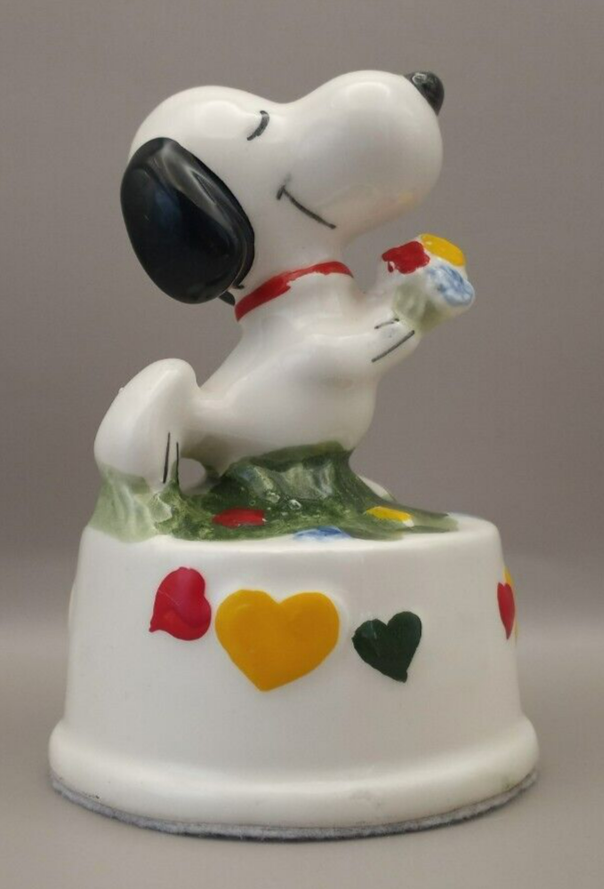 Aviva Enterprises 1966 Snoopy Holding/Offering Flowers Musical Figure Hearts