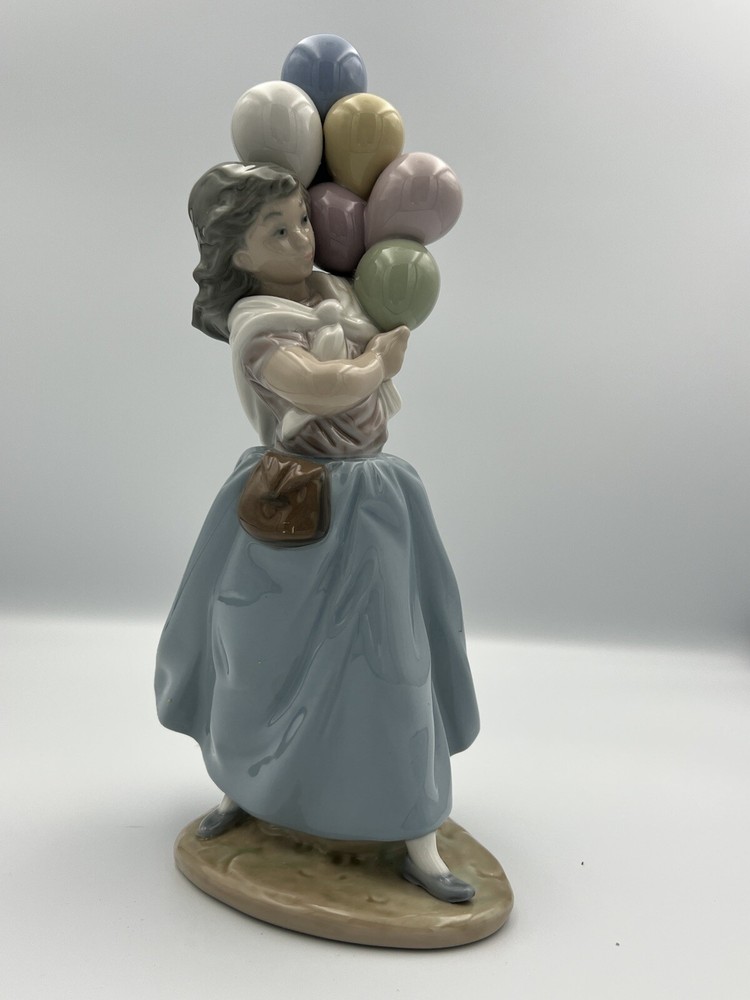 Lladro Glossy Figurine Girl with Balloons #5141 in Original Box