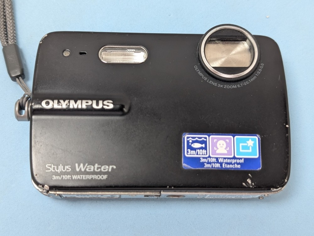 Olympus Stylus-550WP Waterproof Digital Camera in Black with Battery and Charger