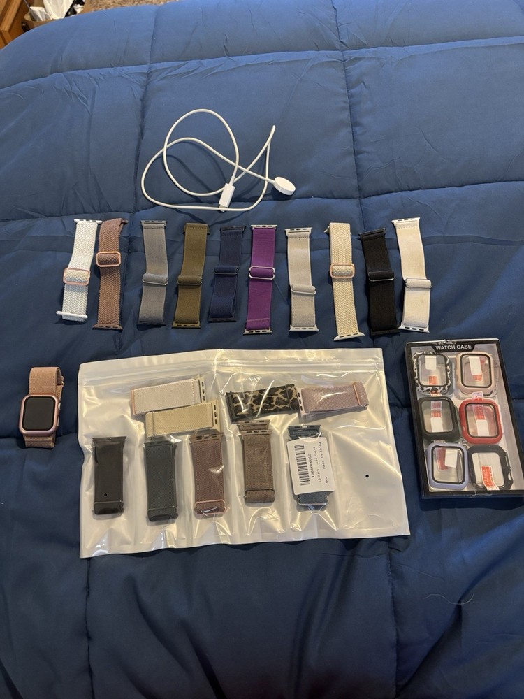 Apple Watch SE 2nd Gen 4mm Bundle (FULLY WORKING)
