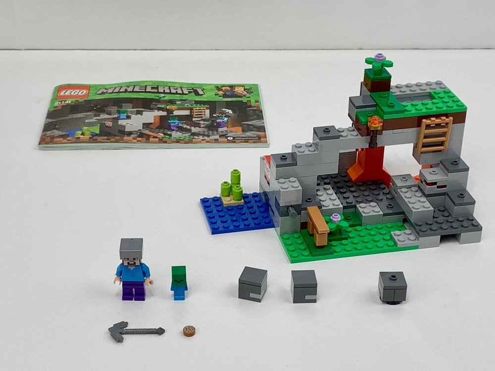 Lego Minecraft 21141 Zombie Cave Set 2018 99% Complete Missing Zombie Minifig