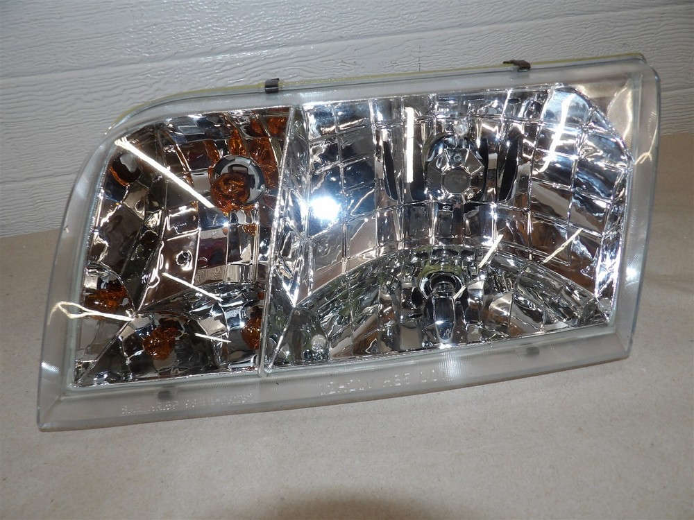 FORD CROWN VICTORIA 2001-02 LH DRIVERS SIDE HEADLIGHT ASSEMBLY NEW AFTERMARKET