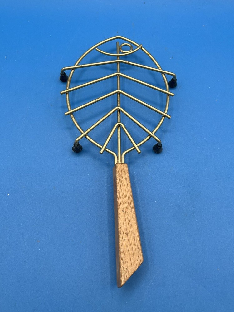 VTG Mid-Century Modern Wire Fish Trivet with Wood Handle 11x5.5 Retro Kitchenware