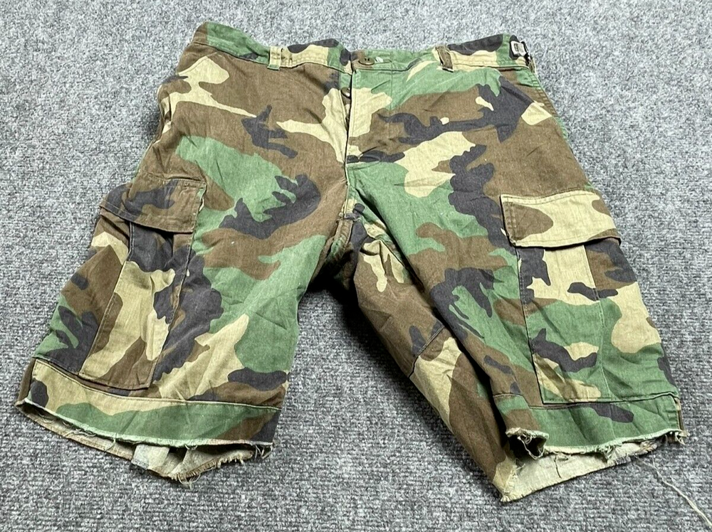 Army Woodland Camo Cargo Men's Shorts Button Fly Distressed Size Small-Regular