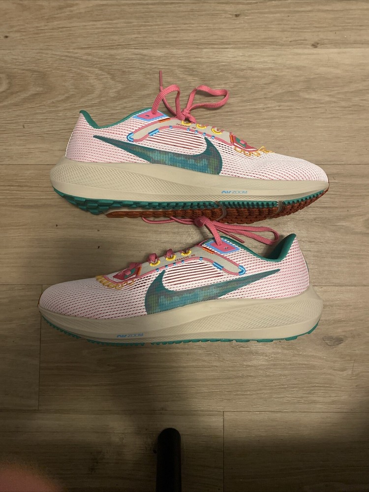Nike Air Zoom Pegasus 40 'Familia' Pink White Sneakers Men Size 11.5 FN0599-100