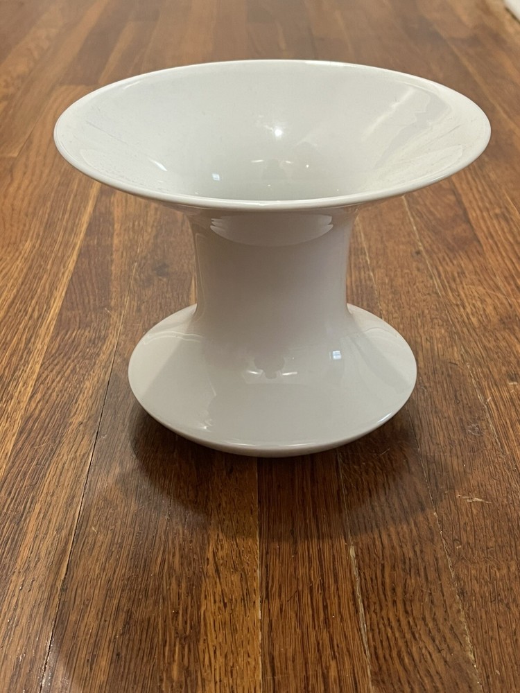 WHITE PORCELAIN VASE BY TAPIO WIRKKALA FOR ROSENTHAL