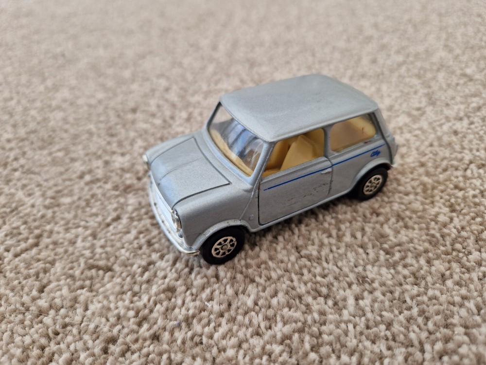 CORGI CLASSICS 1/36 SILVER MINI COOPER DIECAST MODEL CAR