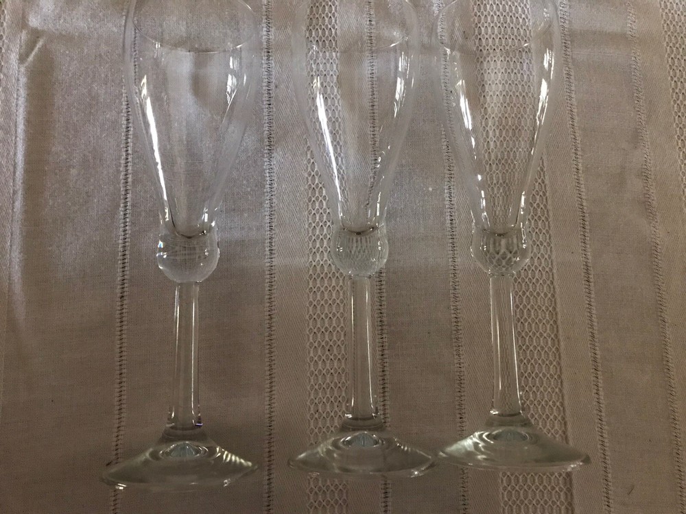 Elegant Set of 7 Champagne Flutes for Weddings & New Year-image