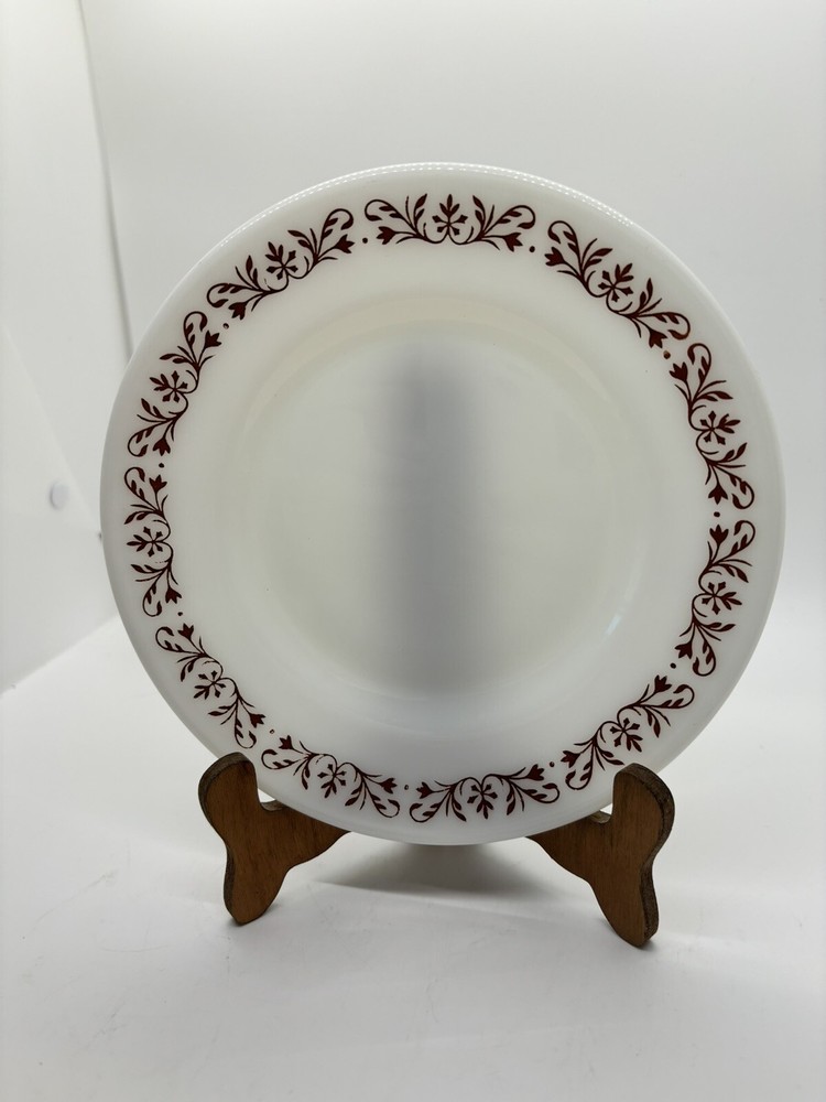 VINTAGE CHRISTMAS  MILK GLASS ANCHOR HOCKING COPPER FILIGREE PLATES 6.5”  !!30!!