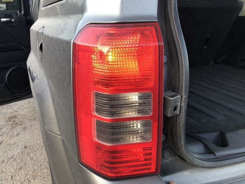 08-17 Jeep Patriot Left Tail Light Replacement 875770