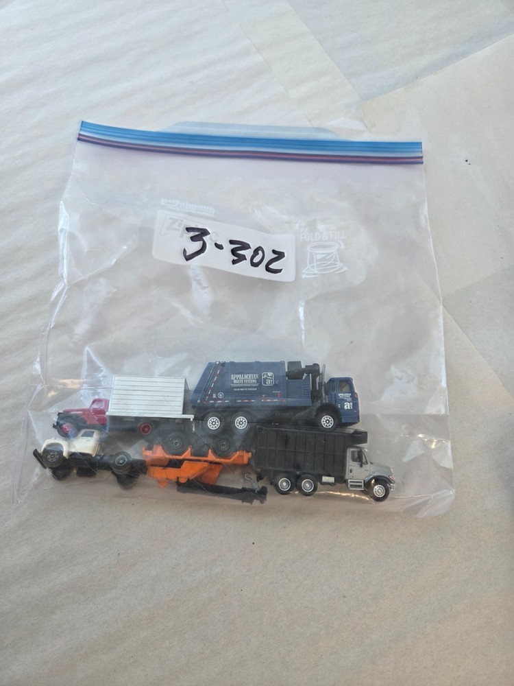 Grab Bag Lot #3-302 HO Scale Cars 5 Pieces