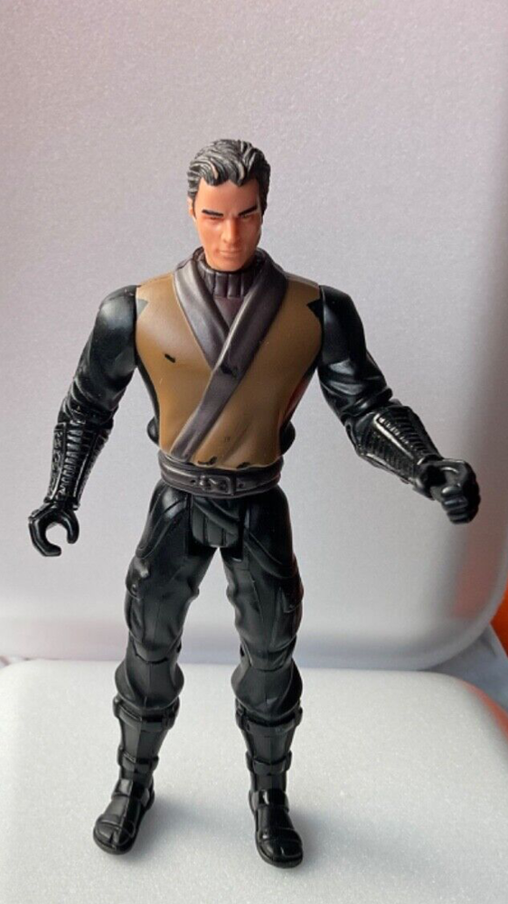 Mattel Bruce Wayne BATMAN BEGINS DC Comics Multiverse 3.75