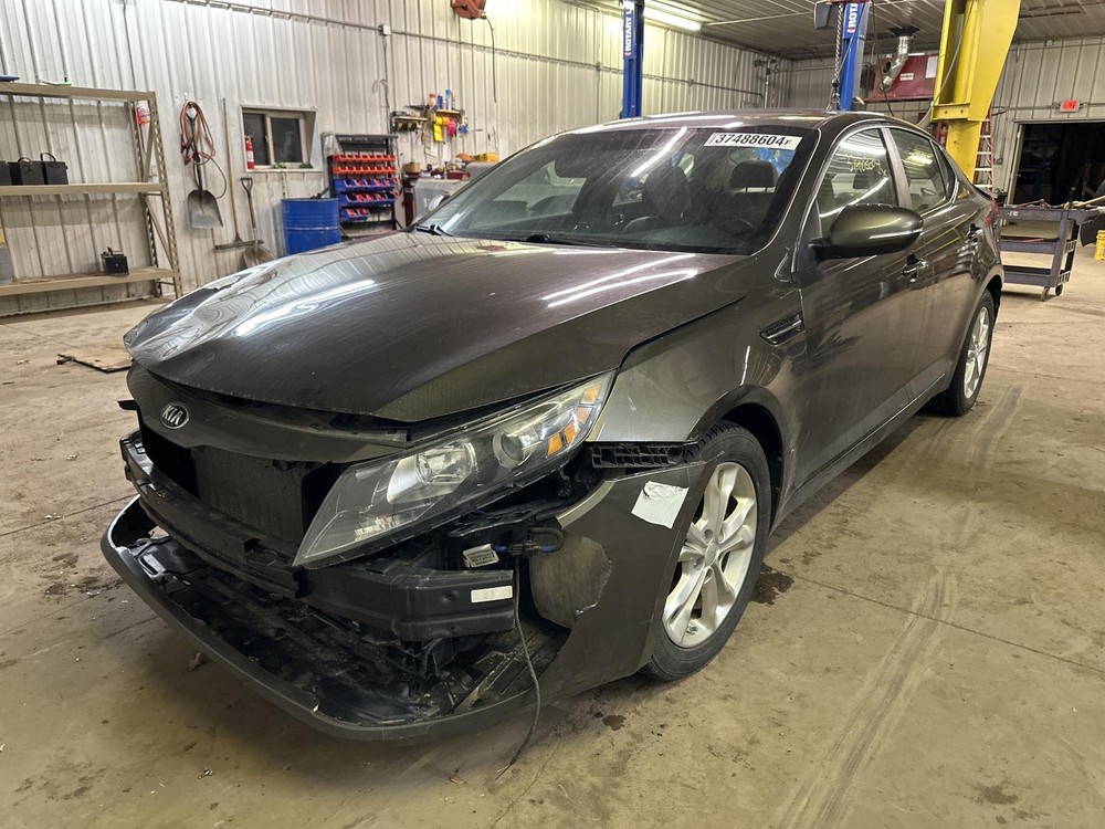 Used Driving Light fits: 2013 Kia Optima Fog-Driving bumper mounted fog lamp EX