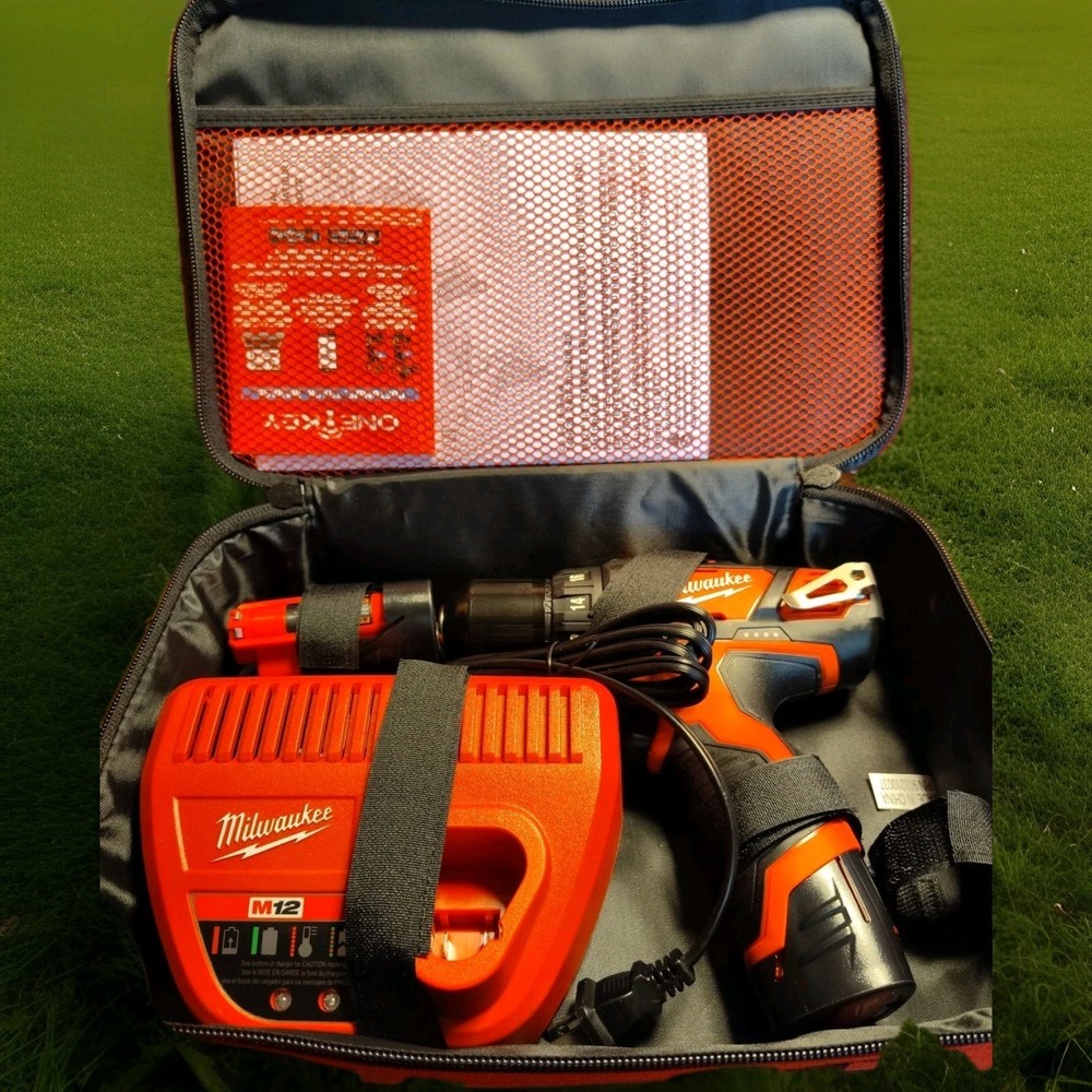 Milwaukee M12 2407-22 12V 3/8-Inch Cordless Drill Driver Kit with Battery