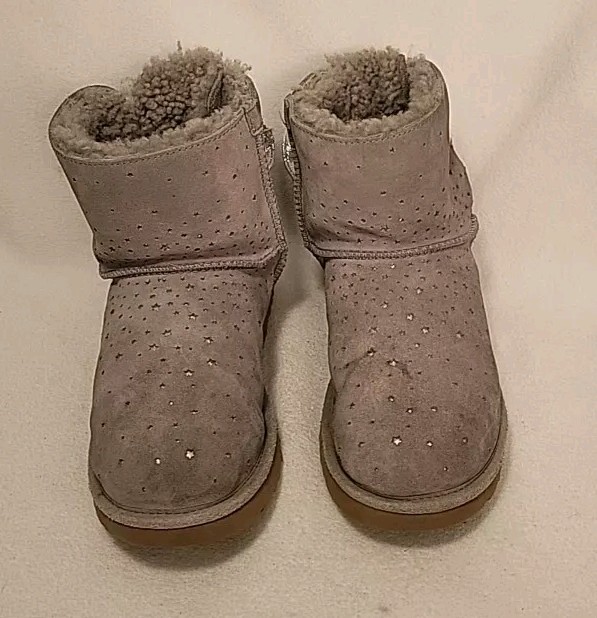 Women's Size 8 Ugg Classic Stargirl Bow Boots in Gray