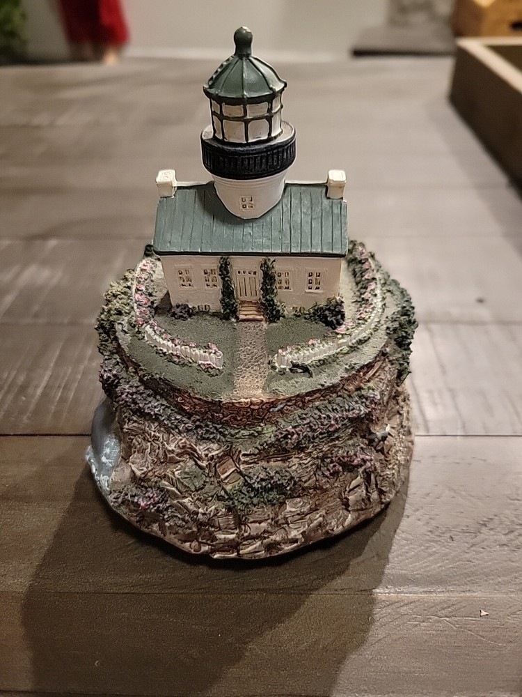 Vintage San Fransico Music Box  Company Light House 1997 