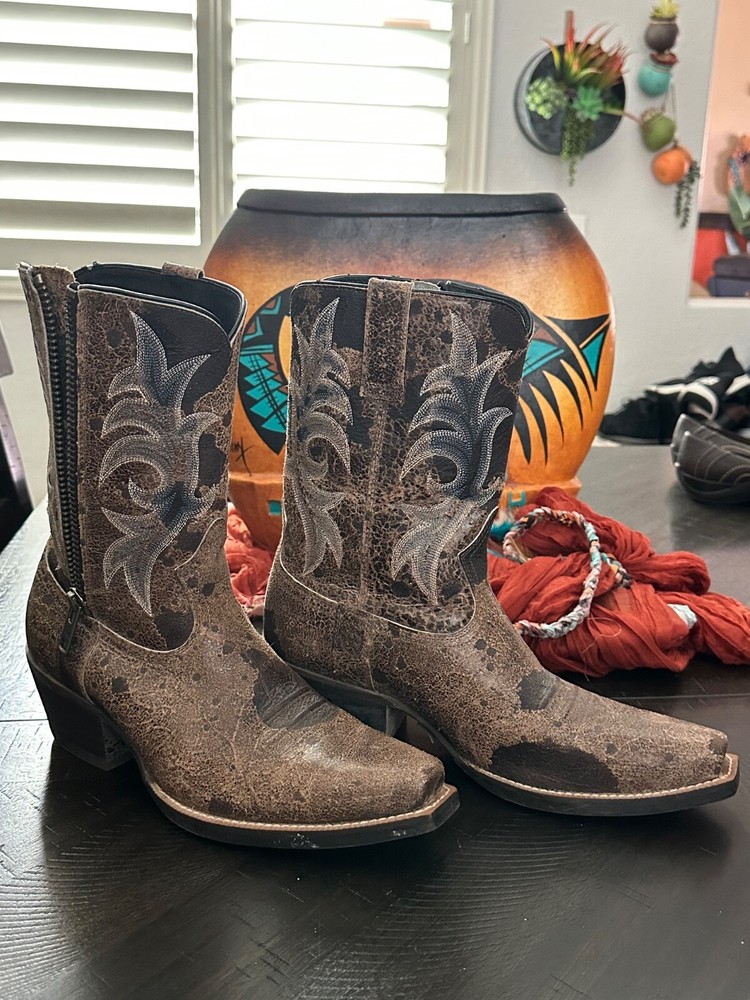 Ariat Side Zip Cowboy Boots Size 9B - Style 10007647