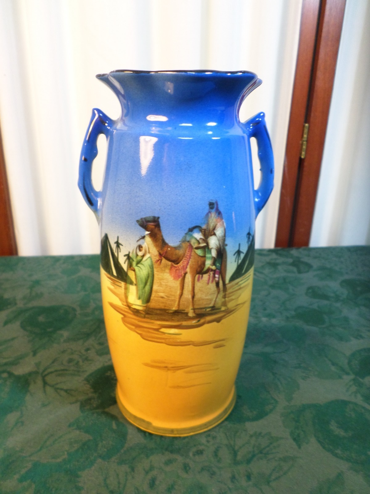 Beautiful Vintage Double Handled Camel/Pyramid/Desert Scene Designed Vase