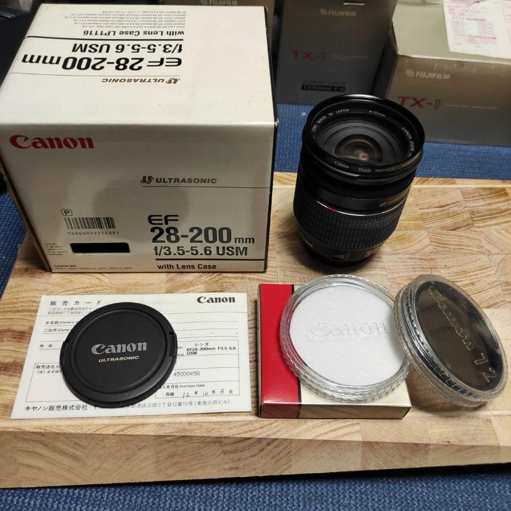 Canon EF 28-200mm f3.5-5.6 USM Zoom Lens with 72mm Filter & Case