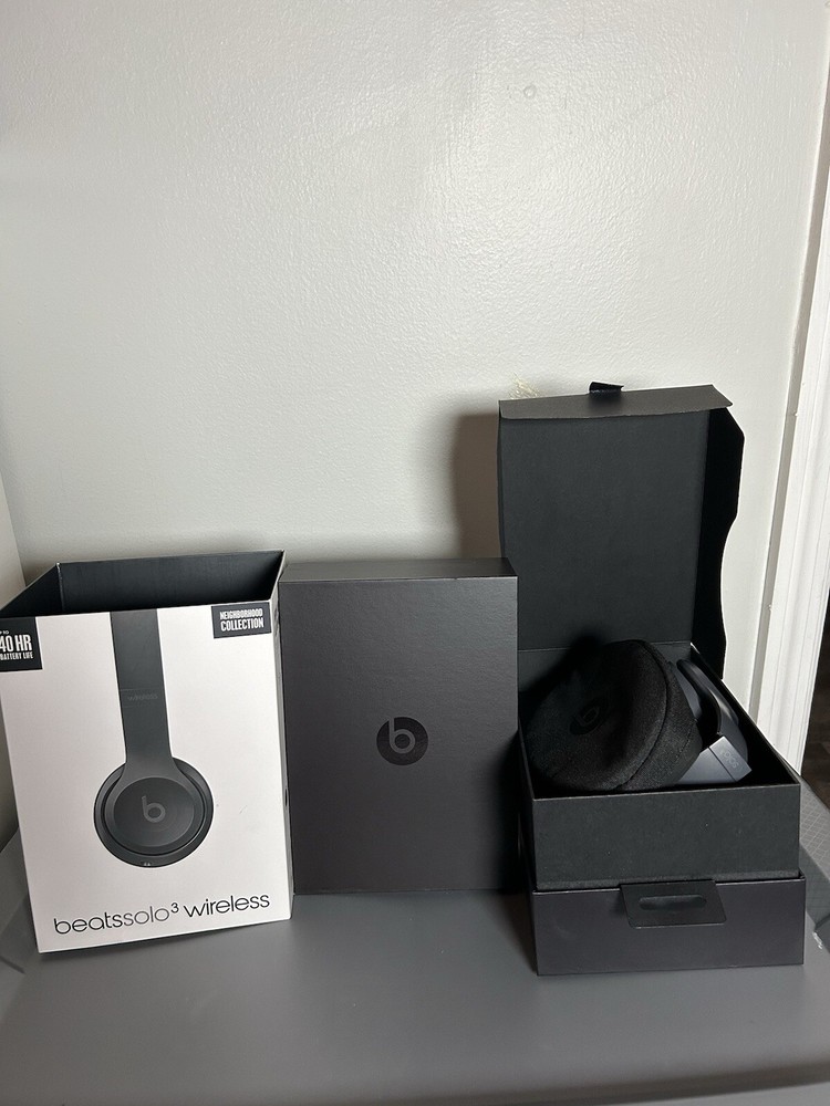 Beats Solo 3 Wireless On-Ear Headphones Asphalt Grey Includes Box & Bag