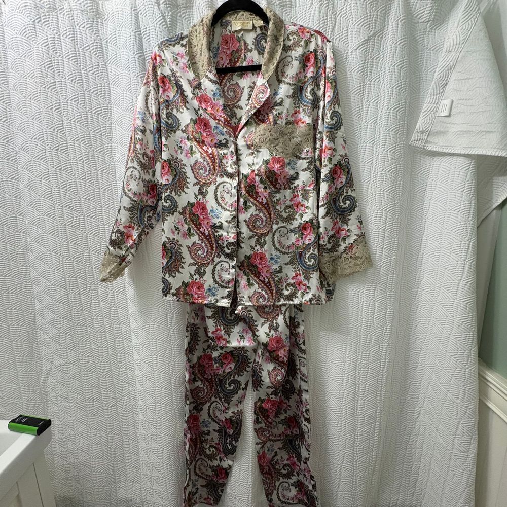Rare! Victoria Secret Vintage Gold Label Rose and Paisley Satin Pajama Set NWOT
