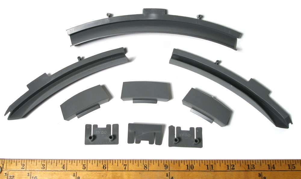 9pc TYCO TCR Slot less Car Total Control Race HIGH BANK TRACK CLIPS & BILLBOARDS