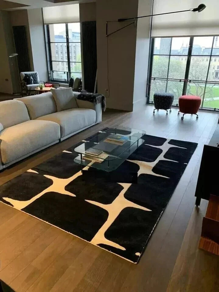 Black & White Color handmade Rug hand Tufted Abstract Area rug Pure 100% Nz Wool
