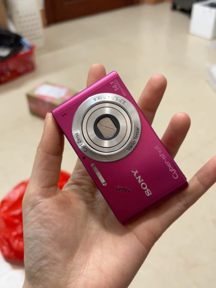 Sony Cyber-shot DSC-W320 14.1MP Digital Camera 4x Optical Zoom Pink - 90%New