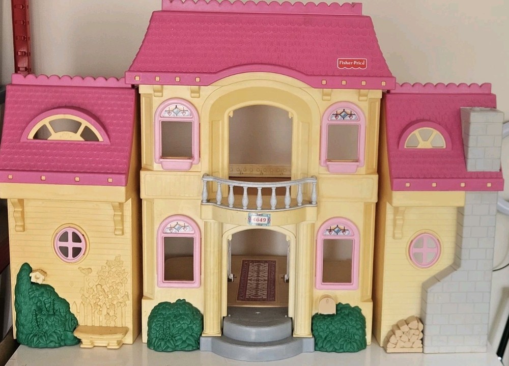 Vintage Fisher Price Grand Dolls House Family Dolls House 1997 See Description