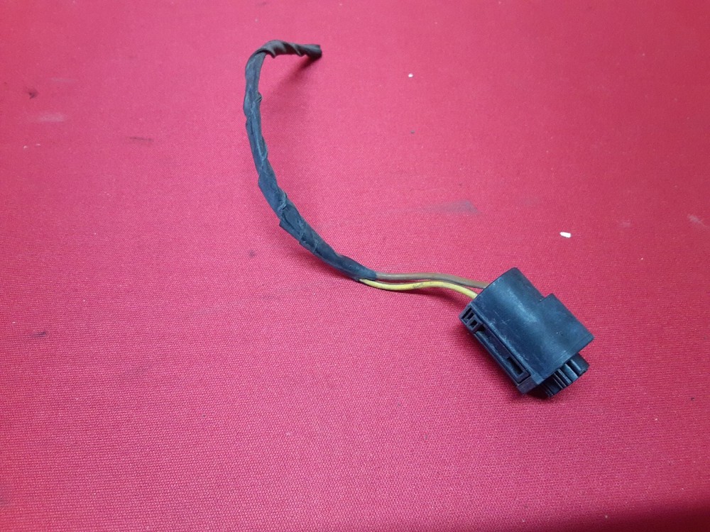 2004-2006 BMW E53 X5 Right Passenger Side Fog Light Pigtail Connector  