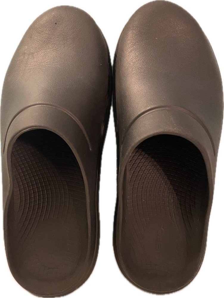 OOFOS Women's OOcloog Black Casual Slip On Recovery Clogs Size W 8 M 6