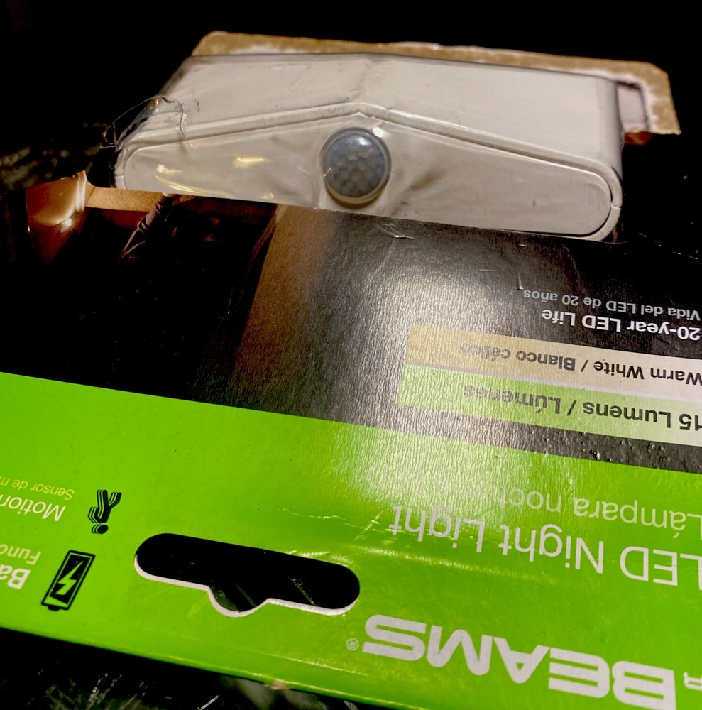 Mr Beams MB710-WHT Battery Powered Motion Sensing 15 Lumen LED Night Light 1 Pk